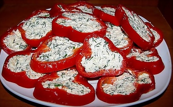 Болгарский перец с брынзой, грецкими орехами и чесноком - острая закуска